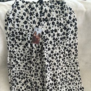 NWT KENDALL + KYLIE split wide leg Palazzo pants white w/ black flowers. Medium